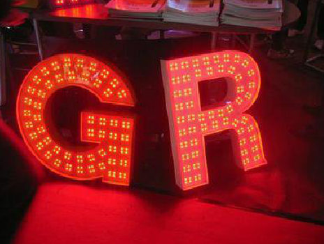 通江LED发光字常见的安装误区。